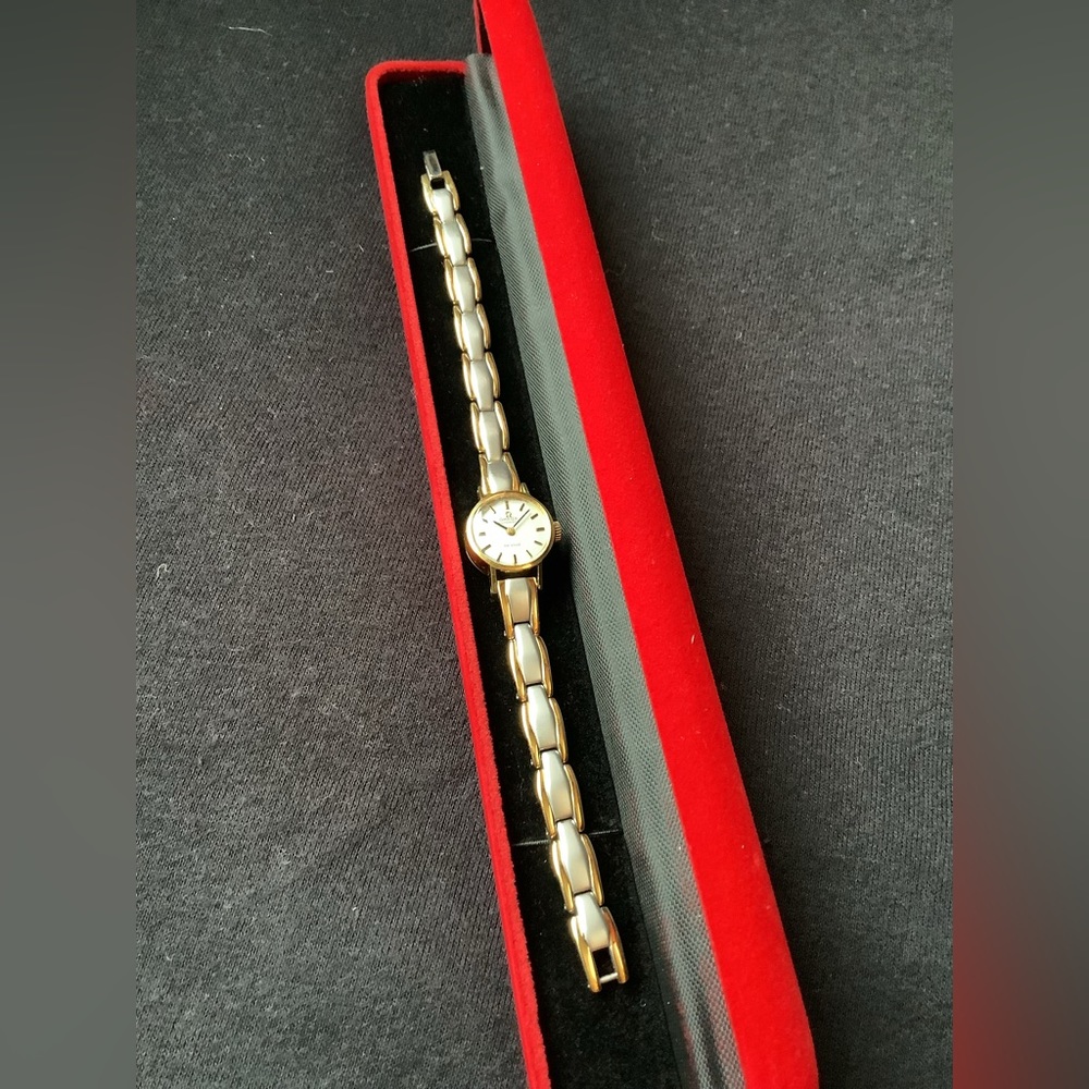 ULTRA CUTE OMEGA AUTOMATIC watch 🔥🔥🔥 - Picture 9 of 11